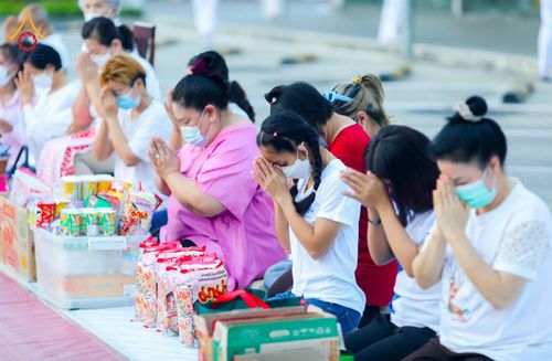 ภาพ No.76031:งานทำบุญตักบาตรเชอรี่มอลล์ อ.คลองหลวง จ.ปทุมธานี วันที่ 14 กุมภาพันธ์ พ.ศ. 2566