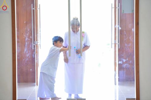 ภาพ No.133305:พิธีบรรพชาสามเณร ในโครงการบรรพชาสามเณร ฟื้นฟูพระพุทธศาสนาทั่วไทย ณ ศูนย์ปฏิบัติธรรมจันทบุรี วันพุธที่ 3 เมษายน พ.ศ. 2567