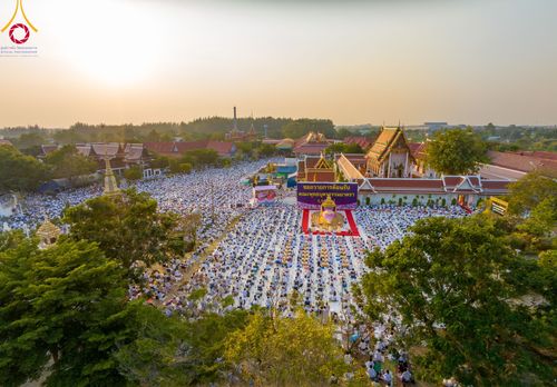 ภาพ No.112126:พิธีจุดประทีปถวายเป็นพุทธบูชา และบูชาธรรมมหาปูชนียาจารย์ พระมงคลเทพมุนี(สด จนฺทสโร) ในโครงการธรรมยาตรา กตัญญูบูชา มหาปูชนียาจารย์ พระมงคลเทพมุนี(สด จนฺทสโร) พระผู้ปราบมาร อนุสรณ์สถาน 7 แห่ง ปีที่ 12 วันที่ 14 มกราคม พ.ศ. 2567 ณ วัดสองพี่น้อง อ.สองพี่น้อง