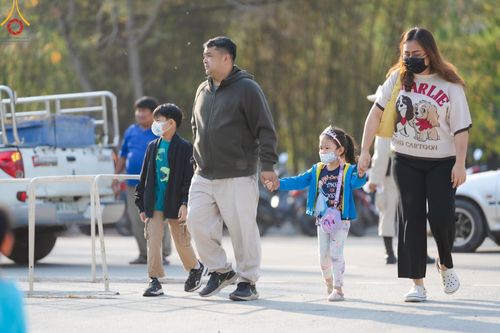 ภาพ No.193821:วัดพระธรรมกาย จัดงานวันเด็กแห่งชาติ ประจำปี พ.ศ.2568 ออกร้านอาหาร 200 ร้าน มอบของขวัญหลายหมื่นชิ้น วันที่ 12 มกราคม พ.ศ. 2568 วัดพระธรรมกาย อ.คลองหลวง จ.ปทุมธานี