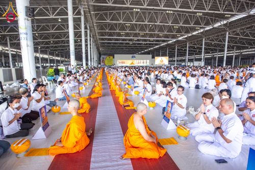 ภาพ No.134933:พิธีถวายบาตรแด่นาคธรรมทายาท ในโครงการบรรพชาสามเณรฟื้นฟูพระพุทธศาสนาทั่วไทย ณ สภาธรรมกายสากล วัดพระธรรมกาย จ.ปทุมธานี วันเสาร์ที่ 6 เมษายน พ.ศ. 2567