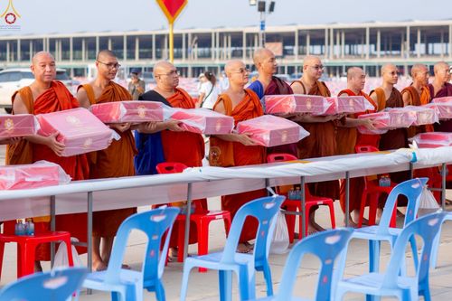 ภาพ No.225011:วันที่ 20 - 27 เมษายน พ.ศ. 2568 "ภาพแห่งความปลื้มที่ไม่มีวันจบ" คณะสงฆ์สามเณร เจ้าหน้าที่ และสาธุชน ร่วมแรงร่วมใจกันเตรียมงานและเก็บงาน เพื่อวันคุ้มครองโลก พิธีถวายมหาสังฆทานคณะสงฆ์ 40,000 กว่าวัดทั่วประเทศ