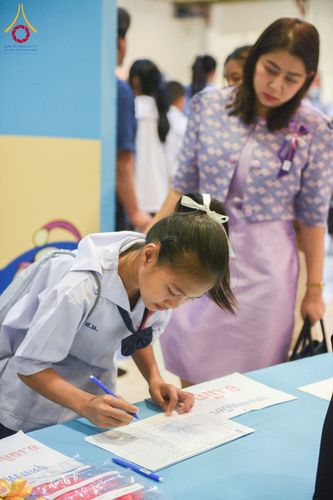 ภาพ No.184399:พิธีมอบโล่ และใบประกาศเกียรติคุณ  โครงการเจริญพระพุทธมนต์ ธัมมจักกัปปวัตตนสูตร  โรงเรียนที่มีผลการดำเนินกิจกรรมดีเด่น จังหวัดสระบุรี  หนึ่งในโครงการหมู่บ้านรักษาศีล 5  และวันรวมพลังเด็กดี V-Star  วันที่ 17 ธันวาคม พ.ศ.2567 ณ ห้างทวีกิจคอมเพล็กซ์ ชั้น 4 อ