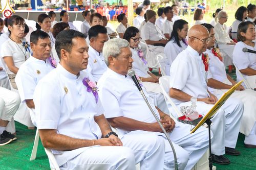 ภาพ No.100498:พิธีทอดกฐินสามัคคี สร้างหอฉันคุณยายอาจารย์ มหารัตนอุบาสิกา จันทร์ ขนนกยูง ณ ศูนย์ปฏิบัติธรรมนานาชาติสะเดา จ.สงขลา วันที่ 25 พฤศจิกายน พ.ศ. 2566