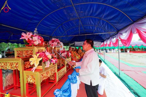 ภาพ No.174054:พิธีวางศิลาฤกษ์มหาสมบัติ โปรยรัตนชาติบ่อมงคลเศรษฐี ติดแผ่นทอง ลูกนิมิต - ช่อฟ้า เพื่อสถาปนาสร้างอุโบสถ บูชาธรรม 80 ปีหลวงพ่อธัมมชโย ณ วัดทุ่งเจริญธรรม อ.อมก๋อย จ.เชียงใหม่ วันที่ 8 พฤศจิกายน พ.ศ. 2567