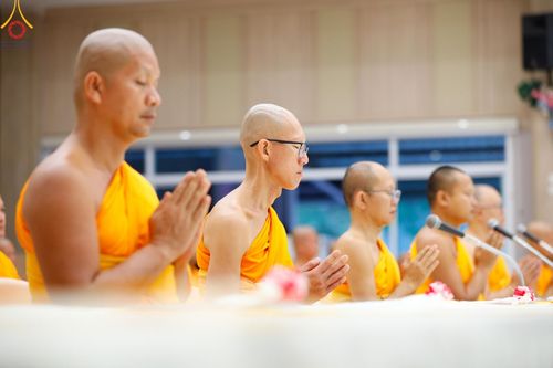 ภาพ No.127720:พิธีถวายภัตตาหารเป็นสังฆทาน แด่คณะพระธรรมยาตราฯ ในโครงการธรรมยาตราอัญเชิญพระบรมสารีริกธาตุ ประดิษฐาน ณ มหารัตนเจดีย์สิริปทุมสวรรค์ อ.บางกล่ำ จ.สงขลา วันที่ 8 มีนาคม พ.ศ. 2567