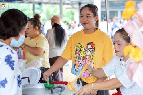 ภาพ No.258199:วันที่ 18 ตุลาคม พ.ศ. 2568 พิธีทอดกฐินสามัคคีทั่วไทย 30,000 วัด โดยคณะศิษยานุศิษย์ บูชาธรรม 81 ปี หลวงพ่อธัมมชโย ณ วัดนอก จ.สุราษฎร์ธานี