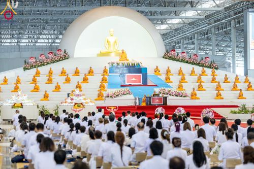 ภาพ No.99682:พิธีปฏิบัติธรรมและพิธีบูชาข้าวพระ ในวันอาทิตย์ต้นเดือนที่ 3 ธันวาคม พ.ศ. 2566 ณ สภาธรรมกายสากล วัดพระธรรมกาย จ.ปทุมธานี