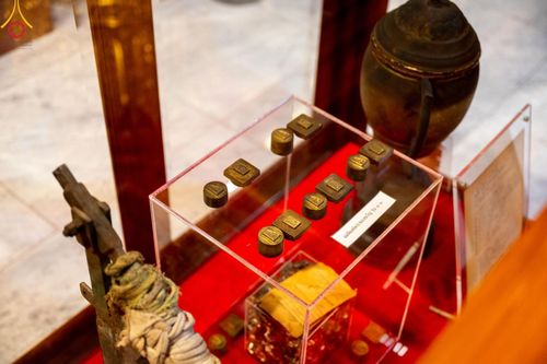 ภาพ No.201526:พิธีจุดประทีปถวายเป็นพุทธบูชา และบูชาธรรมมหาปูชนียาจารย์ ณ อาคารธรรมยาตรา กตัญญูบูชามหาปูชนียาจารย์ ตรงข้ามวัดปากน้ำภาษีเจริญ จ.กรุงเทพมหานคร ในโครงการธรรมยาตรา กตัญญูบูชา มหาปูชนียาจารย์ พระมงคลเทพมุนี(สด จนฺทสโร) พระผู้ปราบมาร อนุสรณ์สถาน 7 แห่ง