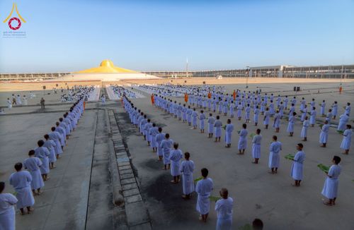 ภาพ No.274705:วันอาทิตย์ที่ 30 พฤศจิกายน พ.ศ. 2568 พิธีปลงผม โครงการอุปสมบทบูชาธรรมมหาปูชนียาจารย์ ปี 2568 ณ ลานธรรมพระมหาธรรมกายเจดีย์ ฝั่งทิศตะวันตก ระหว่างวิหารคดหมายเลข 8 และ 9 วัดพระธรรมกาย