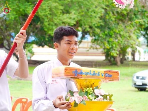 ภาพ No.176722:พิธีทอดกฐิน ณ วัดแหลมรวกอินทรนิมิตร ต.ธงชัยเหนือ อ.ปักธงชัย จ.นครราชสีมา ในโครงการกฐินสามัคคีทั่วไทย 30,000 วัด บูชาธรรม 80 ปี หลวงพ่อธัมมชโย โดยคณะศิษยานุศิษย์วัดพระธรรมกาย วันที่ 27 ตุลาคม พ.ศ.2567 กฐินสัมฤทธิ์เด็กดี V-Star โรงเรียนตะวันชัย จ.นครราชสีม