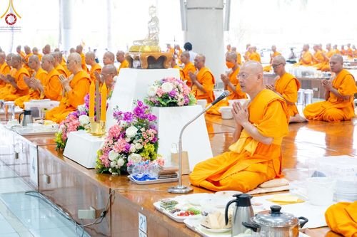 ภาพ No.143137:พิธีถวายภัตตาหารเพื่อเป็นกำลังแห่งการเข้าถึงธรรม ของพระภิกษุสามเณร วัดพระธรรมกาย วันเสาร์ที่ 6 กรกฏาคม พ.ศ. 2567 ณ หอฉันคุณยายอาจารย์ วัดพระธรรมกาย จ.ปทุมธานี