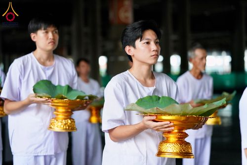 ภาพ No.143899:พิธีตัดปอยผมและปลงผมธรรมทายาท รุ่นเข้าพรรษา ณ มหาวิหารคด คอร์ 16 วัดพระธรรมกาย วันอาทิตย์ที่ 7 กรกฎาคม พ.ศ. 2567