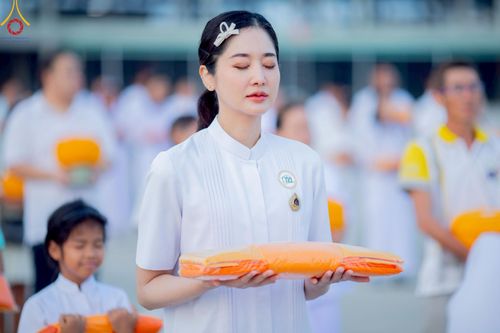 ภาพ No.214906:วันเสาร์ที่ 5 เมษายน พ.ศ. 2568 พิธีเวียนประทักษิณรอบพระมหาธรรมกายเจดีย์  พิธีวันทาเจดีย์ พิธีขอขมาและมอบผ้าไตร ในโครงการบรรพชาสามเณรฟื้นฟูพระพุทธศาสนาทั่วไทย , โครงการหน่อแก้วเปรียญธรรม รุ่นที่ 13 ,  โครงการสามเณรยุวธรรมทายาท รุ่นที่ 33 , โครงการสามเณรมั