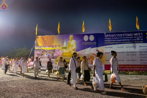 ภาพ No.110199:พิธีตักบาตรพระธรรมยาตราฯ ในโครงการธรรมยาตรากตัญญูบูชา มหาปูชนียาจารย์ พระมงคลเทพมุนี(สด จนฺทสโร) พระผู้ปราบมาร ปีที่ 12 ณ อนุสรณ์สถานลำดับที่ 2 สถานที่ตั้งมโนปณิธานบวชตลอดชีวิต อนุสรณ์สถานบางนางแท่น จ.นครปฐม วันที่ 11 มกราคม พ.ศ. 2567