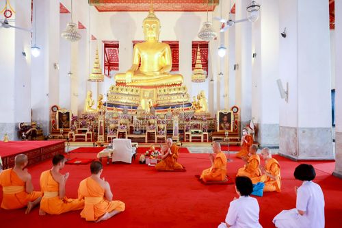 ภาพ No.261982:วันที่ 20 ตุลาคม พ.ศ. 2568 ถวายปัจจัยสมทบกฐิน ในโครงการกฐินสามัคคีทั่วไทย 30,000 วัด โดยคณะศิษยานุศิษย์ บูชาธรรม 81 ปี หลวงพ่อธัมมชโย ณ วัดมหาธาตุยุวราชรังสฤษฎิ์ราชวรมหาวิหาร เขตพระนคร กรุงเทพมหานครฯ