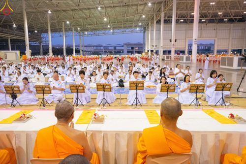 ภาพ No.188469:พิธีถวายภัตตาหารเป็นสังฆทาน แด่พระธรรมยาตรา ในโครงการธรรมยาตรา กตัญญูบูชา มหาปูชนียาจารย์ พระมงคลเทพมุนี(สด จนฺทสโร) พระผู้ปราบมาร อนุสรณ์สถาน 7 แห่ง ปีที่ 13 ณ สภาธรรมกายสากล วัดพระธรรมกาย วันที่ 3 มกราคม พ.ศ. 2568