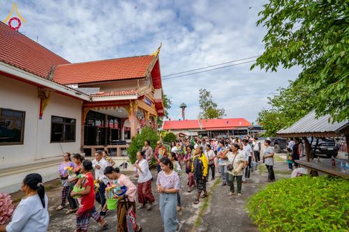 ภาพ No.182235:พิธีทอดกฐิน ณ วัดบ้านโนนดู่ ต.ตลาดไทร อ.ชุมพวง จ.นครราชสีมา ในโครงการทอดกฐินสามัคคีทั่วไทย 30,000 วัด บูชาธรรม 80 ปี หลวงพ่อธัมมชโย โดยคณะศิษยานุศิษย์วัดพระธรรมกาย วันที่ 7 พฤศจิกายน พ.ศ. 2567