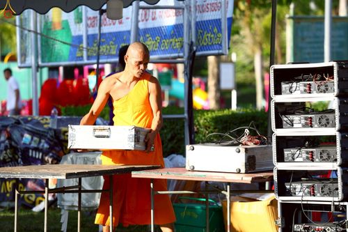 ภาพ No.236760:วันที่ 26-27 กรกฎาคม พ.ศ. 2568 ภาพการเตรียมงาน - เก็บงาน มหาสังฆทานครั้งยิ่งใหญ่ ตักบาตรพระ 1,000 รูป ทำบุญเมืองพัทลุง