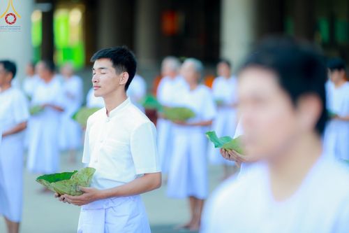 ภาพ No.179951:พิธีปลงผมนาคธรรมทายาท ในโครงการอุปสมบทหมู่ บูชาธรรมมหาปูชนียาจารย์ (ศูนย์อบรมวัดพระธรรมกาย) วันที่ 1 ธันวาคม พ.ศ. 2567 ณ ลานธรรมหารัตนวิหารคด วัดพระธรรมกาย จ.ปทุมธานี