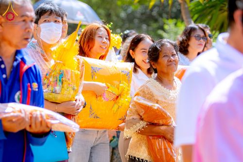 ภาพ No.181693:พิธีทอดกฐิน ณ วัดห้วยหิน อ.สนามชัยเขต จ.ฉะเชิงเทรา ในโครงการทอดกฐินสามัคคีทั่วไทย 30,000 วัด บูชาธรรม 80 ปี หลวงพ่อธัมมชโย โดยคณะศิษยานุศิษย์วัดพระธรรมกาย วันที่ 2 พฤศจิกายน พ.ศ. 2567