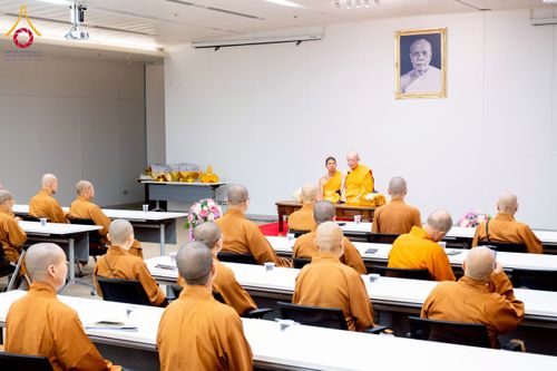 ภาพ No.222898:วันที่ 23 เมษายน พ.ศ. 2568 หลวงพ่อทัตตชีโวต้อนรับคณะสงฆ์จีน ณ อาคาร 100 ปี คุณยายมหารัตนอุบาสิกาจันทร์ ขนนกยูง วัดพระธรรมกาย