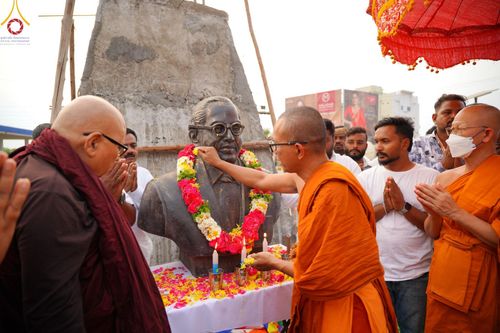 ภาพ No.212796:วันอาทิตย์ที่ 23 มีนาคม พ.ศ. 2568 ❖ คณะสงฆ์นานาชาติส่งมอบพระประธาน 108 องค์ ทั่วอินเดียรำลึกชาตกาล 134 ปี ดร.อัมเบดการ์
