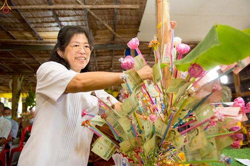 ภาพ No.262861:วันที่ 11 ตุลาคม พ.ศ. 2568 พิธีทอดกฐินสามัคคีทั่วไทย 30,000 วัด โดยคณะศิษยานุศิษย์ บูชาธรรม 81 ปี หลวงพ่อธัมมชโย ณ สำนักปฏิบัติธรรมเปล่งศรีธรรมจักร อ.หนองหญ้าไซ จ.สุพรรณบุรี