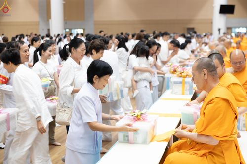 ภาพ No.280596:วันที่ 28 ธันวาคม พ.ศ.2568 พิธีถวายอุปกรณ์ทำความสะอาด ณ ห้องแก้วสารพัดนึก วัดพระธรรมกาย