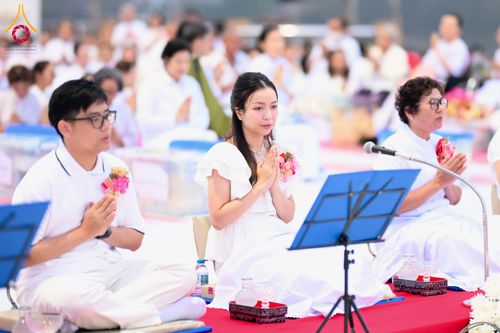 ภาพ No.284622:วันอาทิตย์ที่ 14 ธันวาคม พ.ศ.2568  พิธีทำบุญเมืองสุราษฎร์ธานี 110ปี และพิธีตักบาตรพระสงฆ์ 1,110 รูป  ณ บริเวณริมน้ำวัดกลาง (เก่า) ถนนบ้านดอน ตำบลตลาดใหม่ อำเภอเมือง จังหวัดสุราษฎร์ธานี