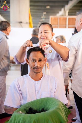 ภาพ No.293619:วันที่ 10 มกราคม พ.ศ. 2569 พิธีปลงผมธรรมทายาทบูชาธรรม 117  ปี คุณยายอาจารย์ฯ ณ วิหารคด วัดพระธรรมกาย ปทุมธานี