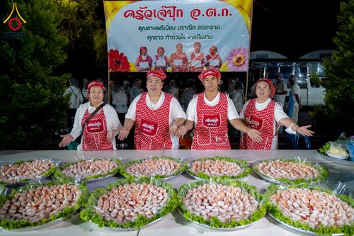 ภาพ No.293436:วันที่ 13 มกราคม พ.ศ. 2569 พิธีถวายภัตตาหารเป็นสังฆทาน แด่พระธรรมยาตรา ณ อนุสรณ์สถานมหาวิหารพระมงคลเทพมุนี (โลตัสแลนด์) อ.สองพี่น้อง จ.สุพรรณบุรี ในโครงการธรรมยาตรา กตัญญูบูชา มหาปูชนียาจารย์ พระมงคลเทพมุนี(สด จนฺทสโร) พระผู้ปราบมาร อนุสรณ์สถาน 7 แห่ง ปี