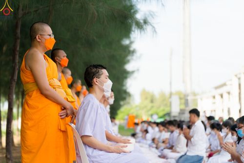 ภาพ No.82587:พิธีตัดปอยผมและปลงผมนาคธรรมทายาท ในโครงการอุปสมบทหมู่ธรรมทายาทพุทธศาสตร์สากล รุ่นที่ 7 (ภาคฤดูฝน) วันอาทิตย์ที่ 11 มิถุนายน พ.ศ. 2566 ณ  วัดพระธรรมกาย