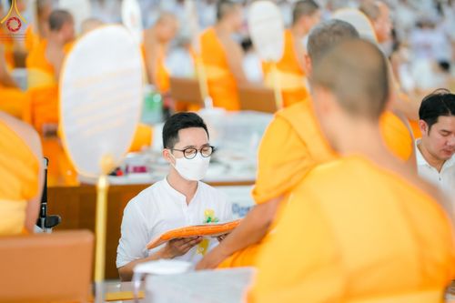 ภาพ No.153003:พิธีถวายภัตตาหารเมนูสวรรค์ ในพรรษาแห่งการเข้าถึงธรรม วันอังคารที่ 10 กันยายน พ.ศ. 2567 ครบรอบ 24 ปี วันละสังขาร คุณยายอาจารย์มหารัตนอุบาสิกาจันทร์ ขนนกยูง ณ หอฉันคุณยายอาจารย์ฯ วัดพระธรรมกาย