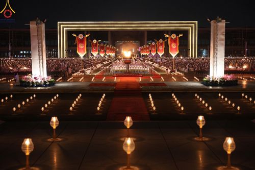 ภาพ No.125053:พิธีเวียนประทักษิณและจุดมาฆประทีป (ชุดที่ 2) ในวันมาฆบูชา เสาร์ที่ 24 กุมภาพันธ์ พ.ศ. 2567 ณ พระมหาธรรมกายเจดีย์ วัดพระธรรมกาย