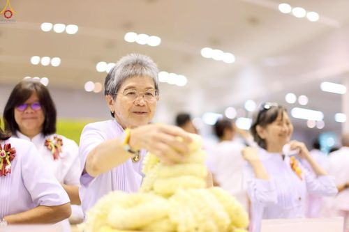 ภาพ No.251292:วันที่ 10 ตุลาคม พ.ศ. 2568 พิธีปฏิบัติธรรม ในวันคล้ายวันเกิด 141 ปี พระมงคลเทพมุนี (สด จนฺทสโร) พระผู้ปราบมาร ณ สภาธรรมกายสากล วัดพระธรรมกาย