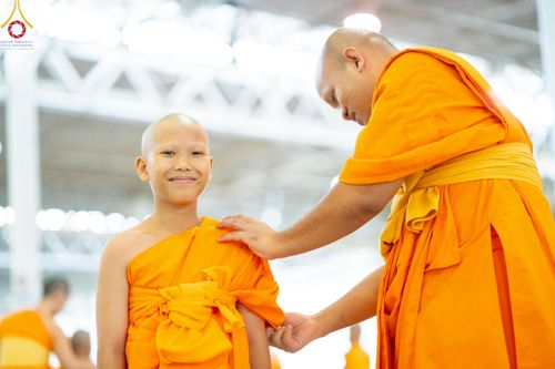 ภาพ No.215809:วันเสาร์ที่ 5 เมษายน พ.ศ. 2568 พิธีขอบรรพชา พิธีขอสรณคมน์และศีล  พิธีขอนิสสัย พิธีถวายบาตร ในโครงการบรรพชาสามเณรฟื้นฟูพระพุทธศาสนาทั่วไทย , โครงการหน่อแก้วเปรียญธรรม รุ่นที่ 13 ,  โครงการสามเณรยุวธรรมทายาท รุ่นที่ 33 , โครงการสามเณรมัชฌิมธรรมทายาท รุ่นที