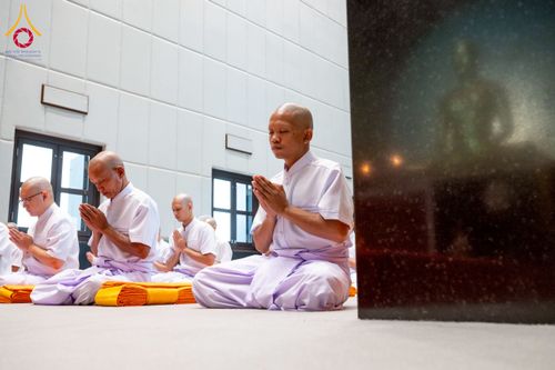 ภาพ No.256227:วันที่ 4 ตุลาคม พ.ศ. 2568 พิธีบรรพชาอุปสมบท  โครงการอุปสมบทหมู่บูชาธรรม 141 ปี  พระมงคลเทพมุนี (สด จนฺทสโร) ณ โบสถ์พระไตรปิฏก วัดพระธรรมกาย จ.ปทุมธานี