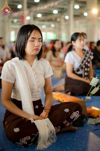 ภาพ No.143714:พิธีถวายผ้าไตร, สวดธรรมจักร, ปฏิบัติธรรม และฟังแสดงพระธรรมเทศนา ภาษาเมียนมา โดยมีสาธุชนชาวเมียนมากว่า 4,000 คน เข้าร่วมพิธี ณ มหารัตนวิหารคด วัดพระธรรมกาย วันอาทิตย์ที่ 7 กรกฎาคม พ.ศ. 2567