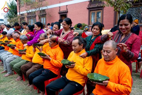 ภาพ No.209808:วันที่ 28 กุมภาพันธ์ พ.ศ.2568 พิธีเปิดโครงการบวชสามเณร พิธีถวายไทยธรรม พิธีขอขมามอบผ้าไตร  ณ เมืองปาตัน ประเทศเนปาล