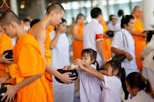 ภาพ No.126553:พิธีตักบาตร ในวันอาทิตย์ต้นเดือนที่ 3 มีนาคม พ.ศ. 2567 ณ บ้านแก้วเรือนทองคุณยายฯ วัดพระธรรมกาย