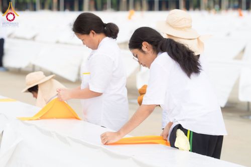 ภาพ No.217775:วันที่ 10-14 เมษายน พ.ศ. 2568 เจ้าหน้าที่อาสาสมัคร เตรียมงานวันคุ้มครองโลก ชุดที่ 2 วัดพระธรรมกาย จ.ปทุมธานี