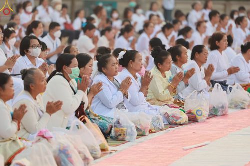 ภาพ No.110282:พิธีตักบาตรพระธรรมยาตราฯ ในโครงการธรรมยาตรากตัญญูบูชา มหาปูชนียาจารย์ พระมงคลเทพมุนี(สด จนฺทสโร) พระผู้ปราบมาร ปีที่ 12 ณ อนุสรณ์สถานลำดับที่ 2 สถานที่ตั้งมโนปณิธานบวชตลอดชีวิต อนุสรณ์สถานบางนางแท่น จ.นครปฐม วันที่ 11 มกราคม พ.ศ. 2567