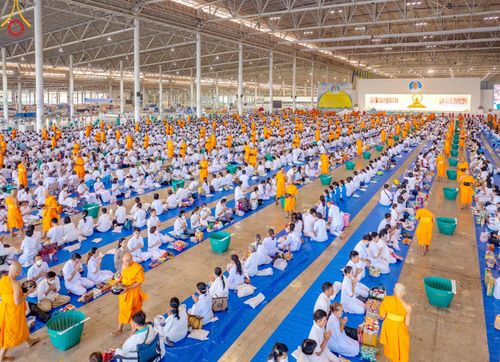 ภาพ No.207271:พิธีตักบาตร และปฏิบัติธรรมช่วงสาย ในวันมาฆบูชา วันพุธที่ 12 กุมภาพันธ์ พ.ศ. 2568 ณ วัดพระธรรมกาย จังหวัดปทุมธานี