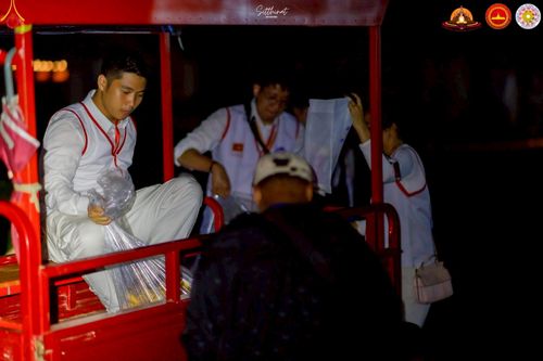 ภาพ No.224779:วันที่ 11 -12 พฤษภาคม พ.ศ. 2568 คณะพระอาจารย์ เจ้าหน้าที่ อาสาสมัคร นักศึกษา ทั้งชาวอินโดนีเซีย และชาวไทย ร่วมแรงร่วมใจ เตรียมงาน เก็บงาน ในวันวิสาขบูชา ณ พระมหาเจดีย์บรมพุทโธ ประเทศอินโดนีเซีย