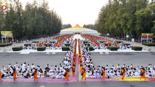 ภาพ No.202049:พิธีต้อนรับพระธรรมยาตรา ณ อนุสรณ์สถานลำดับที่ 7 สถานที่ขยายวิชชาธรรมกาย วัดพระธรรมกาย ต.คลองสาม อ.คลองหลวง จ.ปทุมธานี ในโครงการธรรมยาตรา กตัญญูบูชา มหาปูชนียาจารย์ พระมงคลเทพมุนี(สด จนฺทสโร) พระผู้ปราบมาร อนุสรณ์สถาน 7 แห่ง ปีที่ 13 วันที่ 26 มกราคม 2568