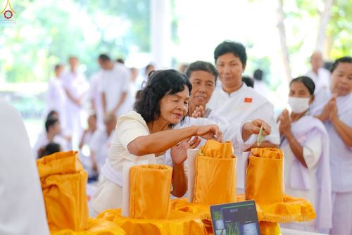 ภาพ No.247902:วันที่ 19-21 กันยายน พ.ศ. 2568 โครงการอบรมอุบาสิกาแก้ว รุ่นที่ 2 ณ ศูนย์ปฏิบัติธรรมจังหวัดบุรีรัมย์