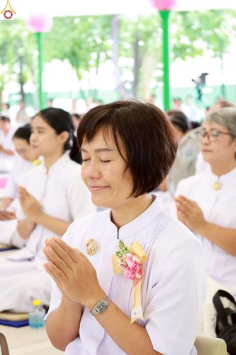 ภาพ No.227738:วันเสาร์ที่ 31 พฤษภาคม พ.ศ.2568 พิธีถวายผ้าไตรแด่สามเณรผู้เข้ารับการอุปสมบท , พิธีอุปสมบทสามเณรเตรียม DCI วัดพระธรรมกาย จ.ปทุมธานี