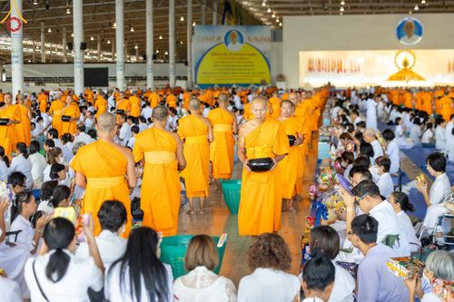 ภาพ No.149942:พิธีตักบาตร , พิธีปฎิบัติธรรม , พิธีถวายภัตตาหารเมนูสวรรค์ ในพรรษาแห่งการเข้าถึงธรรม วันธรรมชัย วันอังคารที่ 27 สิงหาคม พ.ศ.2567 ณ สภาธรรมกายสากล วัดพระธรรมกาย