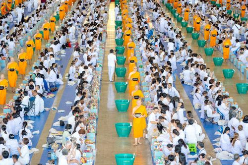 ภาพ No.263918:วันอาทิตย์ที่ 2 พฤศจิกายน พ.ศ. 2568 พิธีตักบาตรอาทิตย์ต้นเดือน ณ บ้านแก้วเรือนทองคุณยายฯ วัดพระธรรมกาย